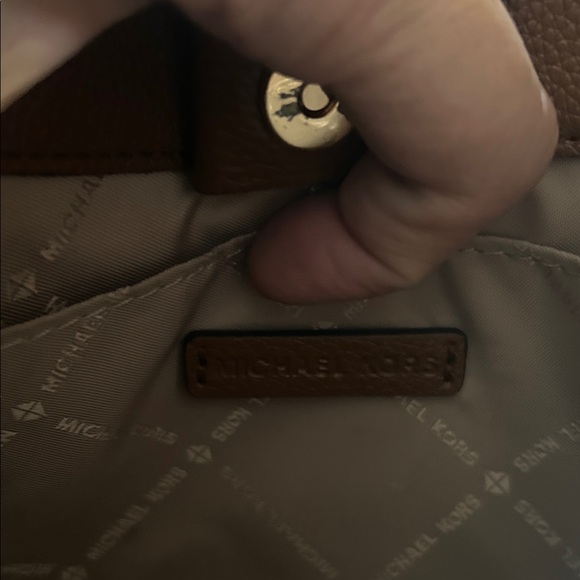 Michael Kors Briley Small Logo Messenger Bag in Vanilla Monogram - Picture 4 of 10